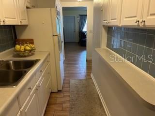 For Sale: $89,900 (1 beds, 1 baths, 585 Square Feet)