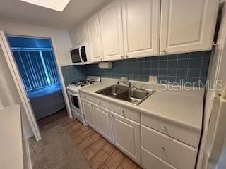 For Sale: $89,900 (1 beds, 1 baths, 585 Square Feet)