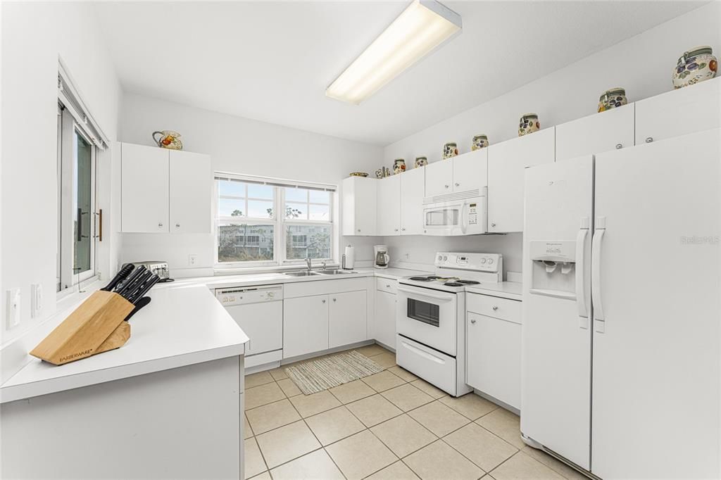 Large kitchen is cheery and has plenty of cabinetry!