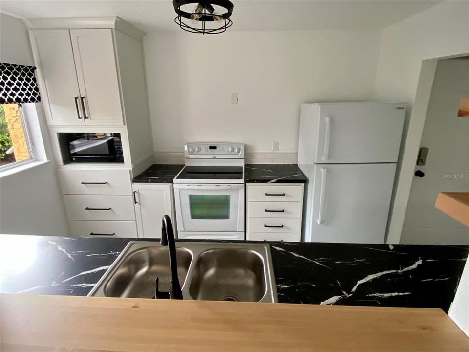 For Rent: $1,995 (2 beds, 2 baths, 1049 Square Feet)