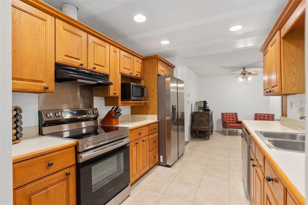 For Sale: $475,000 (3 beds, 2 baths, 1900 Square Feet)