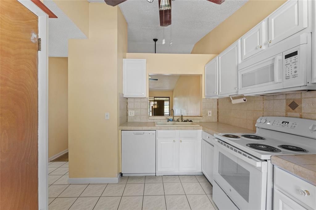 For Sale: $265,000 (3 beds, 2 baths, 1099 Square Feet)