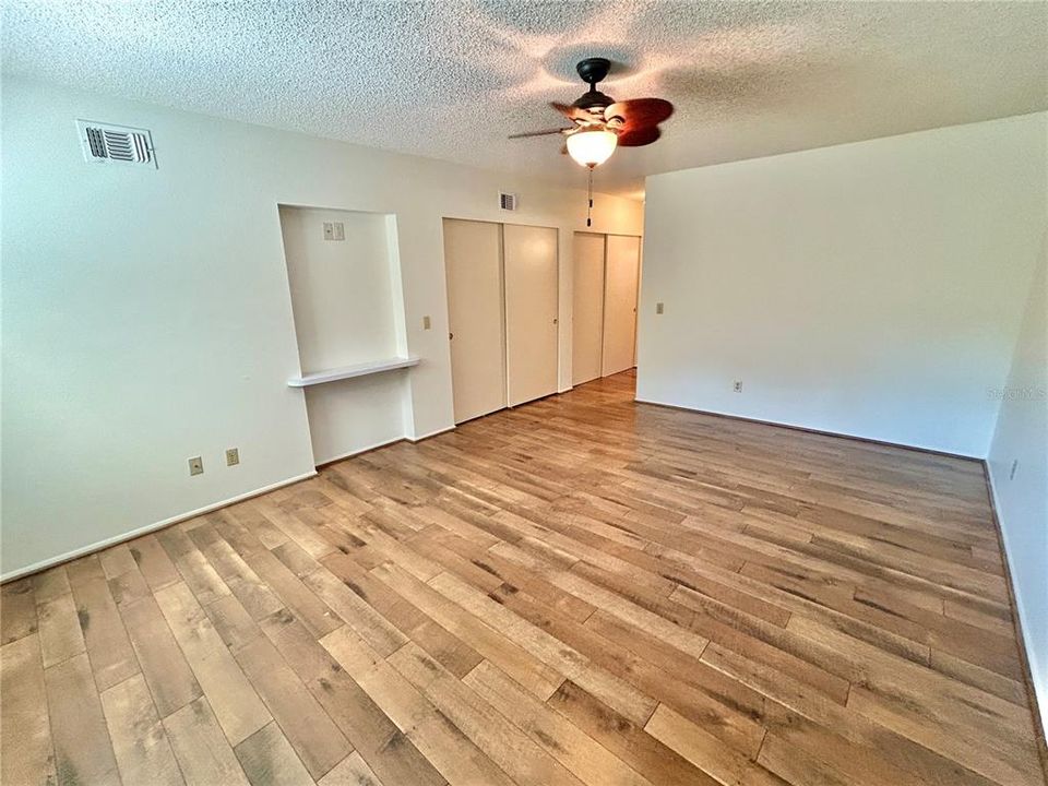 For Sale: $199,900 (2 beds, 2 baths, 1400 Square Feet)