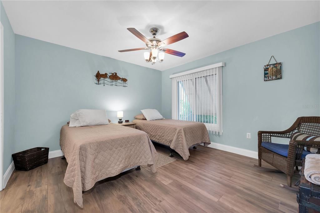 For Sale: $265,000 (2 beds, 2 baths, 1100 Square Feet)