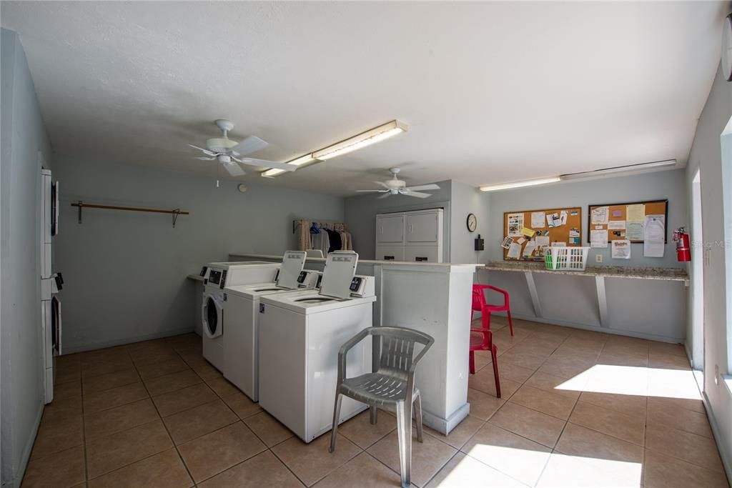 For Sale: $265,000 (2 beds, 2 baths, 1100 Square Feet)