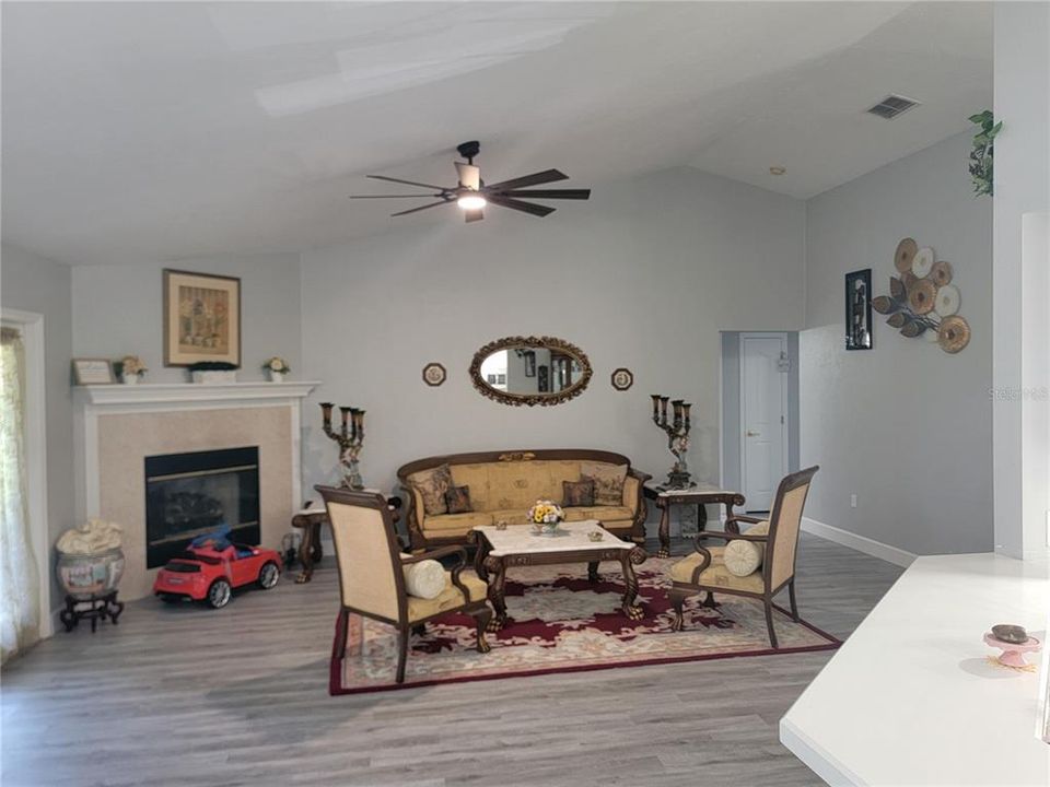 For Sale: $470,000 (4 beds, 2 baths, 1946 Square Feet)