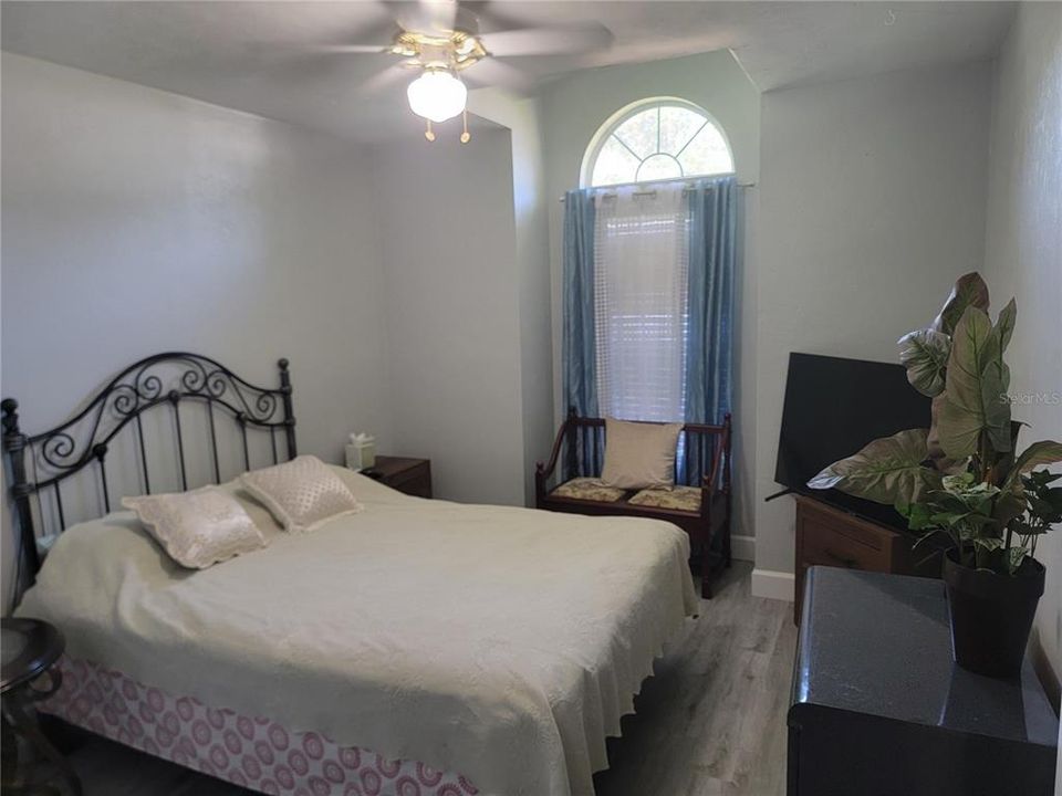 For Sale: $470,000 (4 beds, 2 baths, 1946 Square Feet)