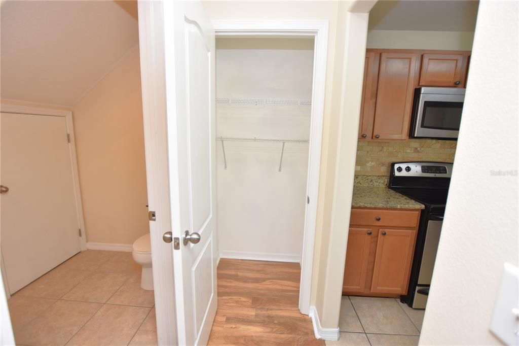 Active With Contract: $1,650 (3 beds, 2 baths, 1371 Square Feet)