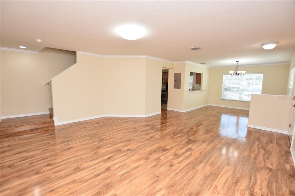 Active With Contract: $1,650 (3 beds, 2 baths, 1371 Square Feet)