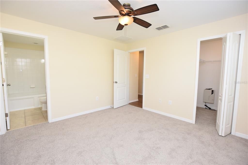 Active With Contract: $1,650 (3 beds, 2 baths, 1371 Square Feet)