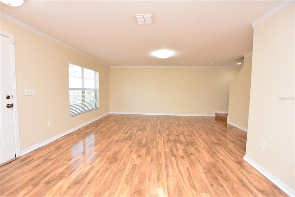 Active With Contract: $1,650 (3 beds, 2 baths, 1371 Square Feet)