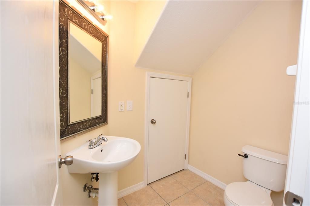 Active With Contract: $1,650 (3 beds, 2 baths, 1371 Square Feet)