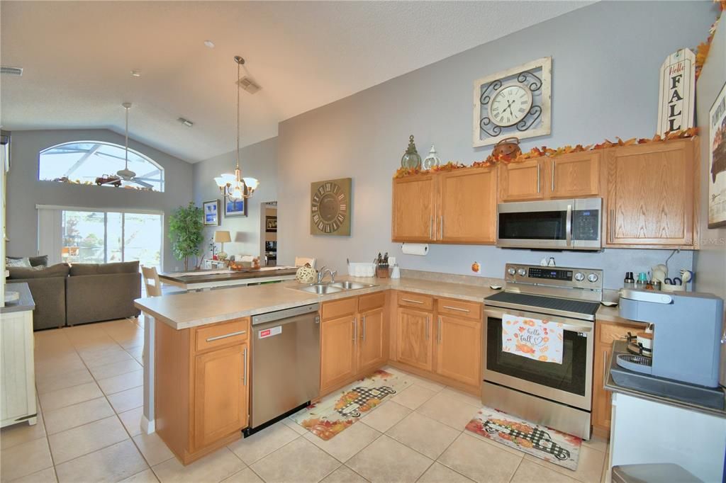 For Sale: $410,000 (4 beds, 2 baths, 1912 Square Feet)