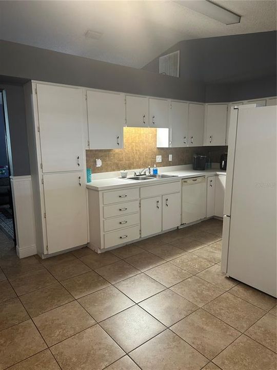 For Sale: $320,000 (3 beds, 2 baths, 1354 Square Feet)