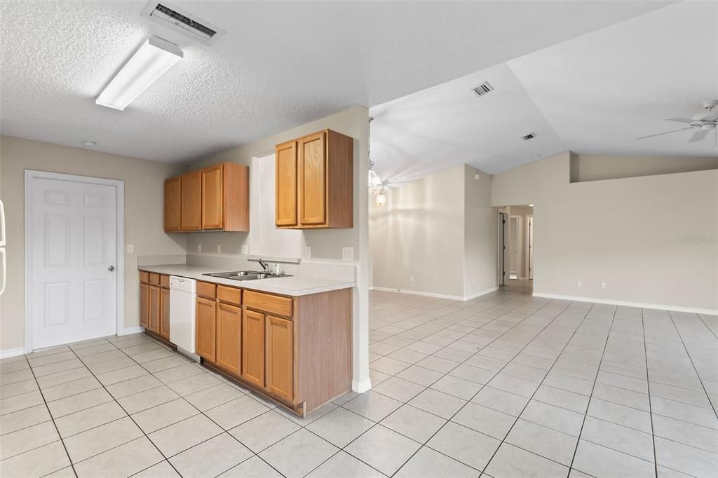 For Sale: $269,900 (3 beds, 2 baths, 1376 Square Feet)