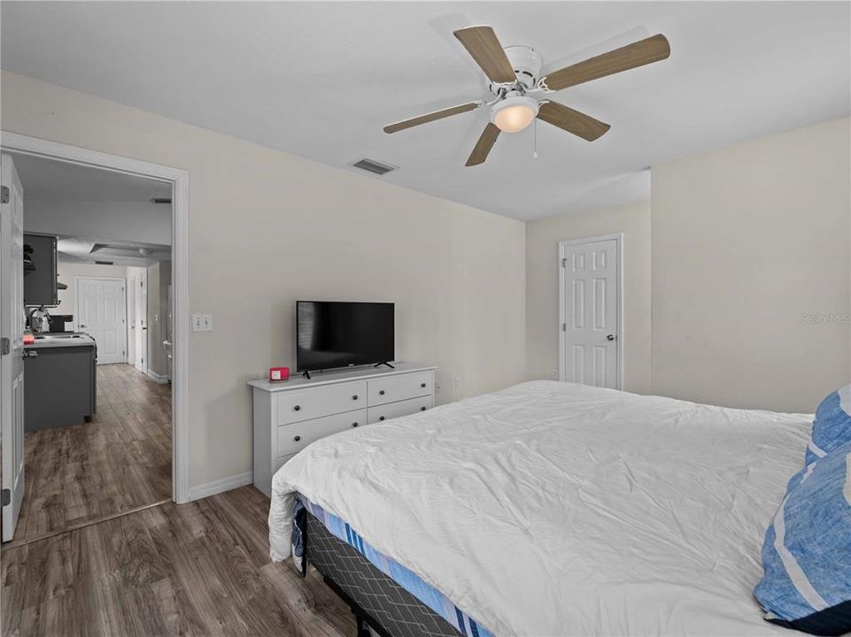 For Sale: $335,000 (3 beds, 2 baths, 1450 Square Feet)