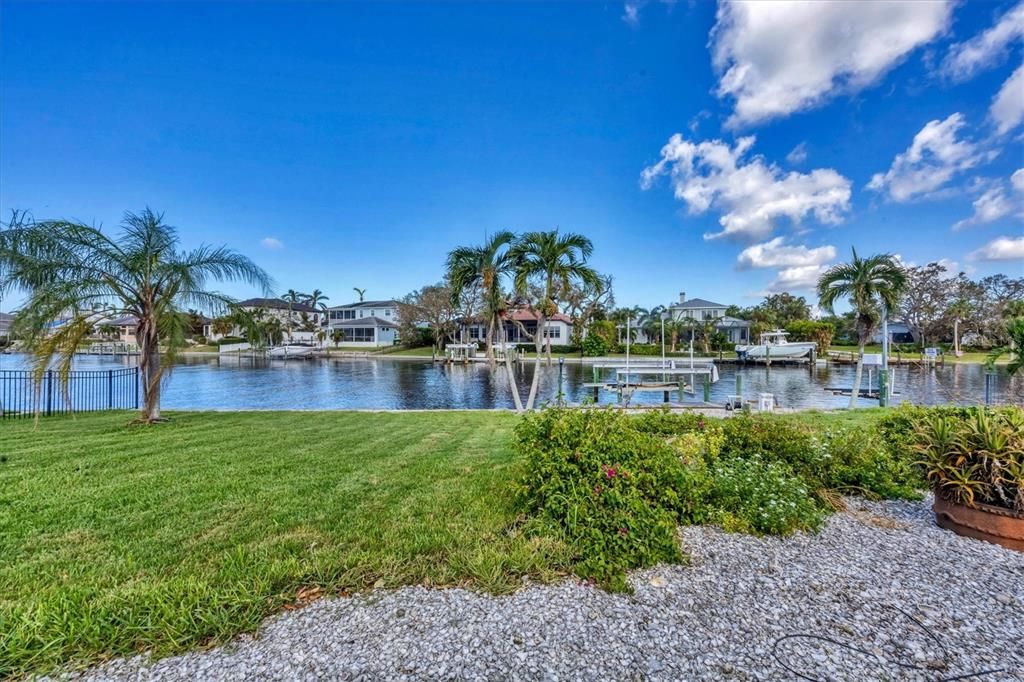 For Sale: $1,725,000 (3 beds, 2 baths, 2096 Square Feet)