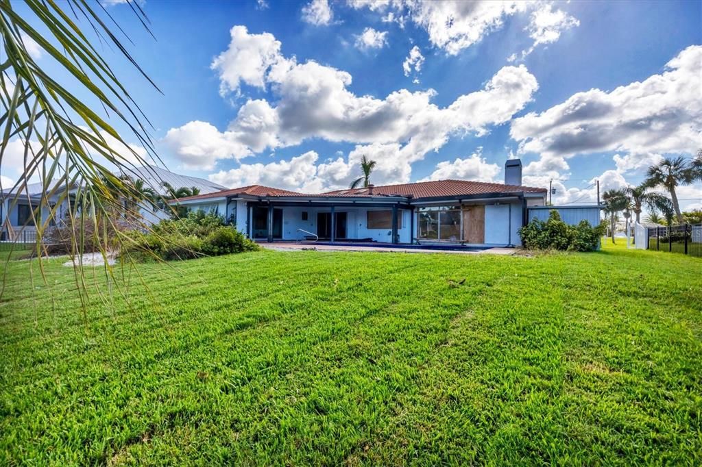 For Sale: $1,725,000 (3 beds, 2 baths, 2096 Square Feet)