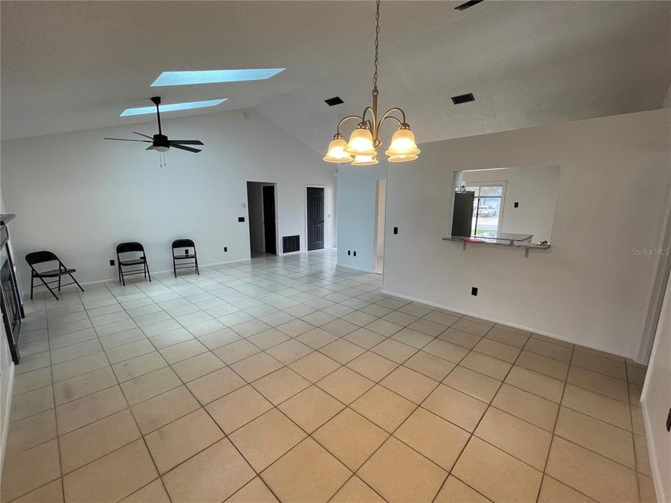 For Rent: $2,495 (4 beds, 2 baths, 1774 Square Feet)