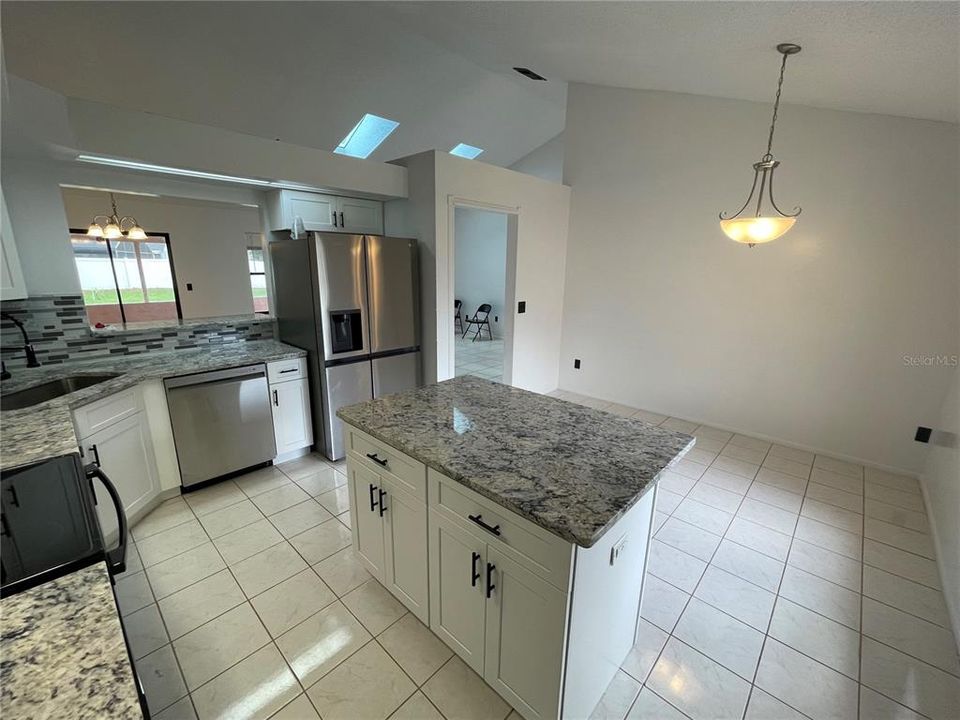 For Rent: $2,495 (4 beds, 2 baths, 1774 Square Feet)