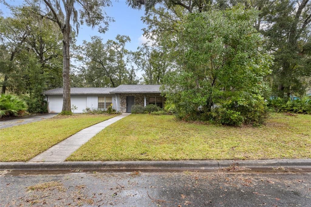 For Sale: $265,000 (3 beds, 2 baths, 1938 Square Feet)