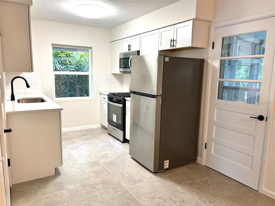 For Sale: $249,900 (3 beds, 1 baths, 831 Square Feet)