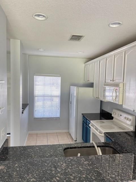 For Rent: $1,800 (2 beds, 2 baths, 987 Square Feet)