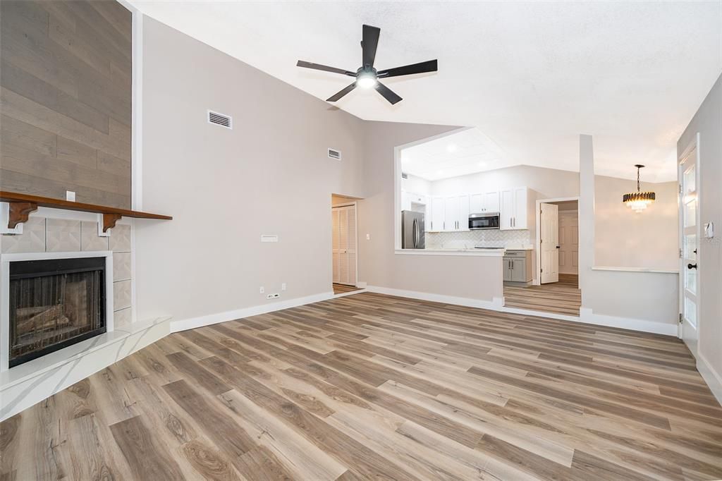 For Sale: $389,900 (3 beds, 2 baths, 1493 Square Feet)