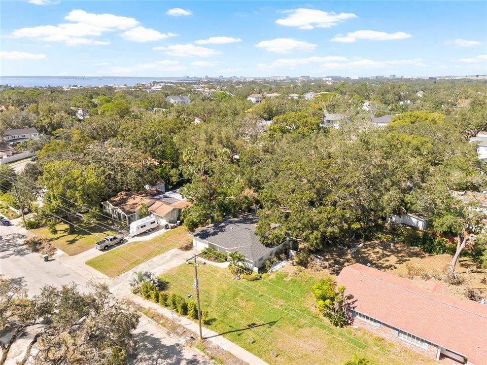 For Sale: $800,000 (3 beds, 2 baths, 2000 Square Feet)