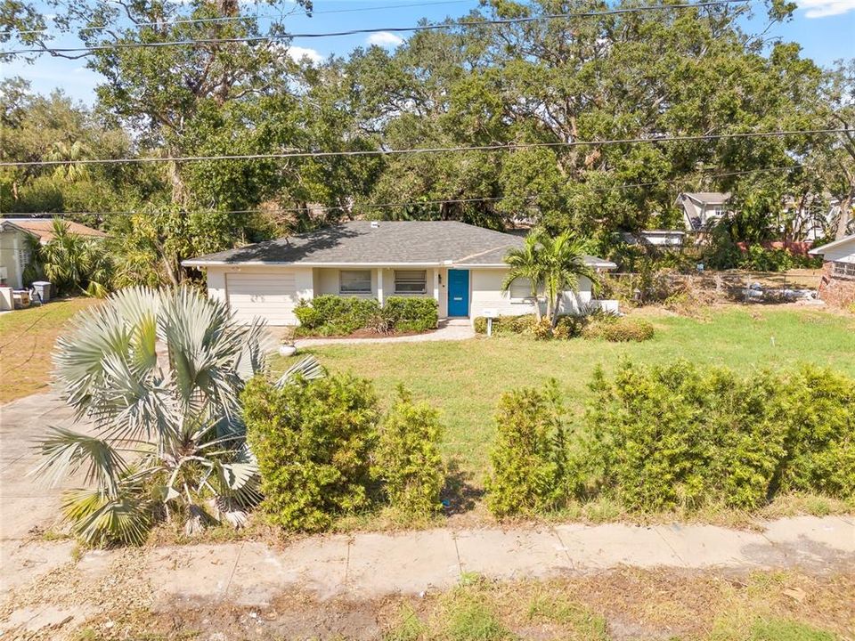 For Sale: $800,000 (3 beds, 2 baths, 2000 Square Feet)