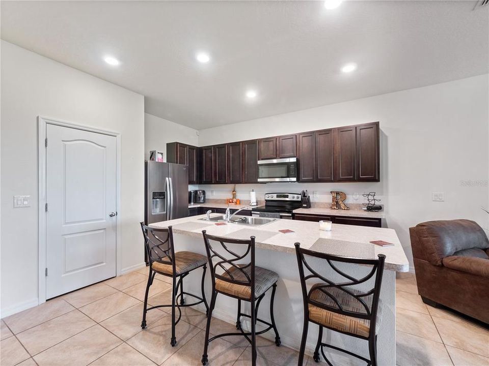 For Sale: $289,000 (3 beds, 2 baths, 1672 Square Feet)