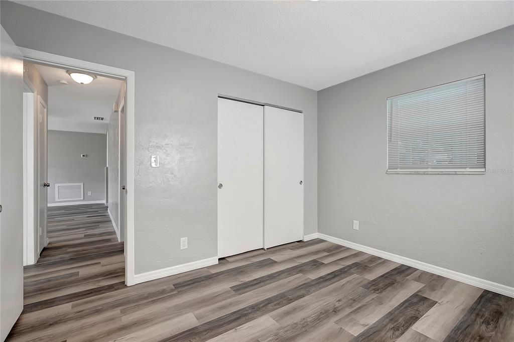 For Sale: $349,900 (2 beds, 2 baths, 1093 Square Feet)