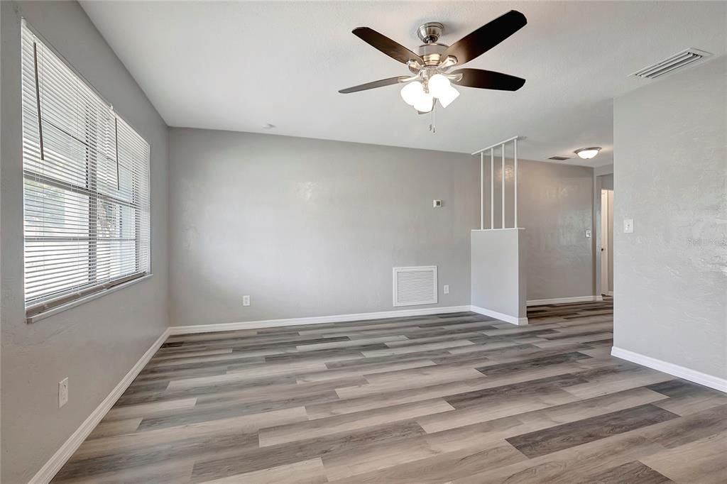 For Sale: $349,900 (2 beds, 2 baths, 1093 Square Feet)