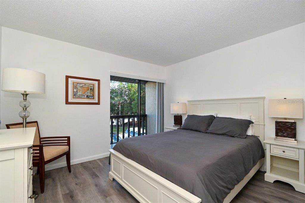 For Sale: $350,000 (2 beds, 2 baths, 1108 Square Feet)