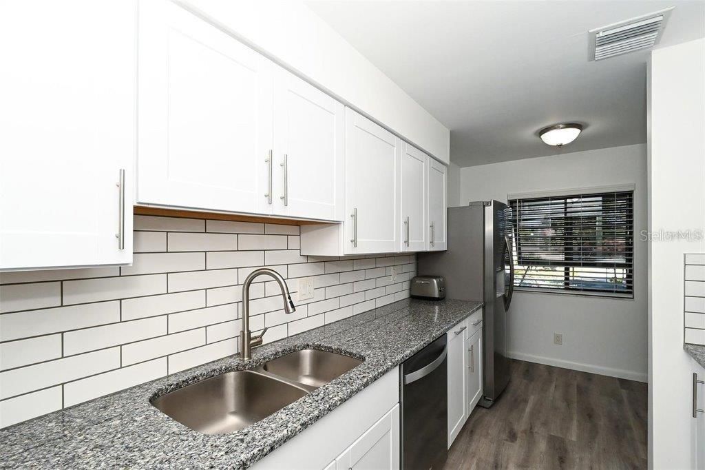 For Sale: $350,000 (2 beds, 2 baths, 1108 Square Feet)