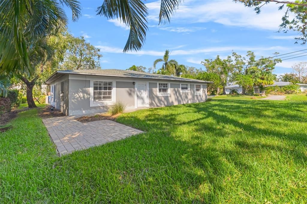 For Sale: $800,000 (4 beds, 2 baths, 2122 Square Feet)