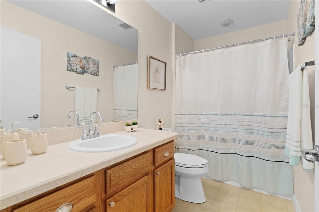 For Sale: $299,900 (2 beds, 2 baths, 1100 Square Feet)