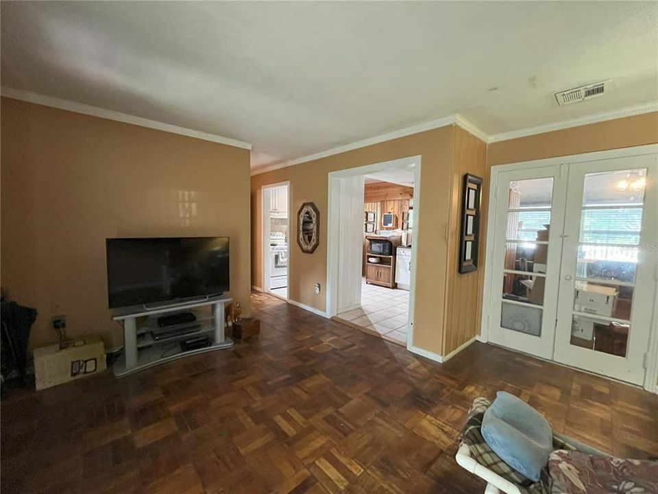 For Sale: $360,000 (3 beds, 2 baths, 1075 Square Feet)