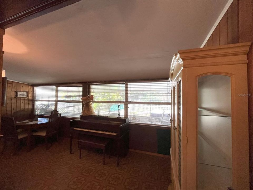 For Sale: $360,000 (3 beds, 2 baths, 1075 Square Feet)