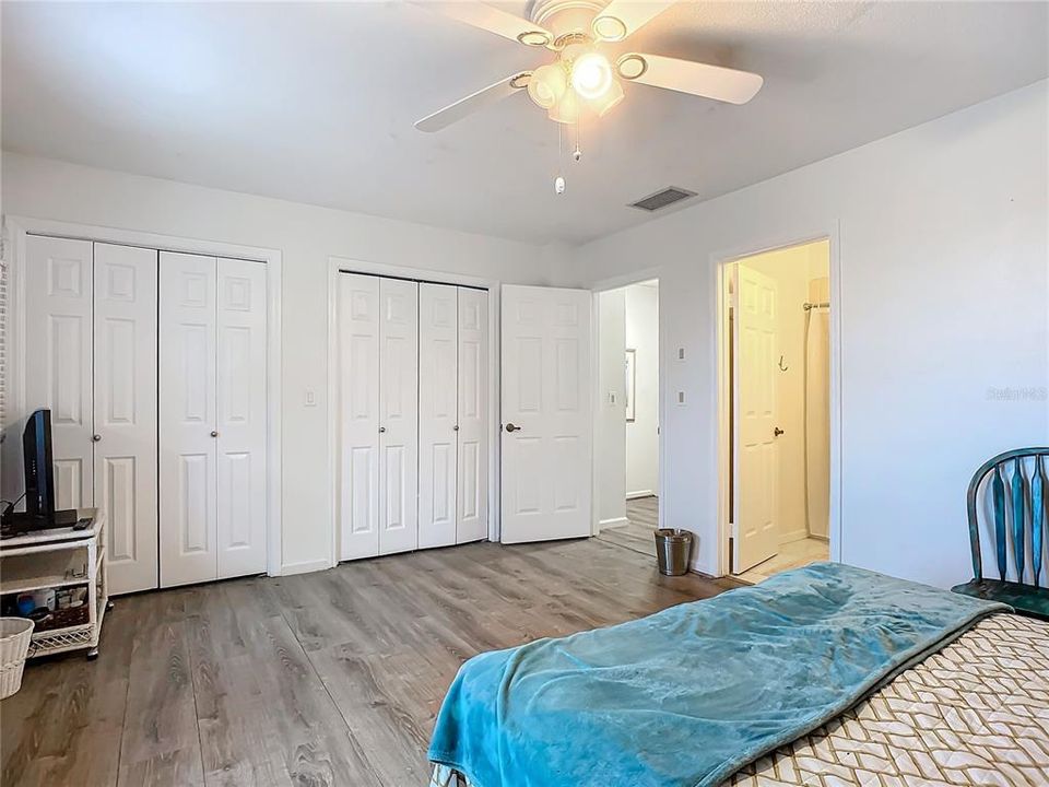 For Sale: $269,000 (2 beds, 2 baths, 1216 Square Feet)