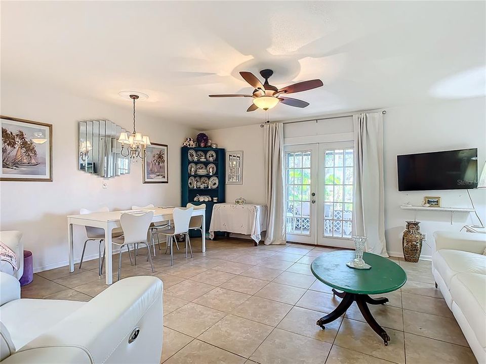 For Sale: $269,000 (2 beds, 2 baths, 1216 Square Feet)