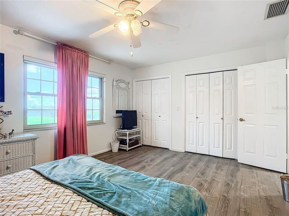 For Sale: $269,000 (2 beds, 2 baths, 1216 Square Feet)