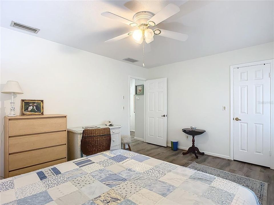 For Sale: $269,000 (2 beds, 2 baths, 1216 Square Feet)