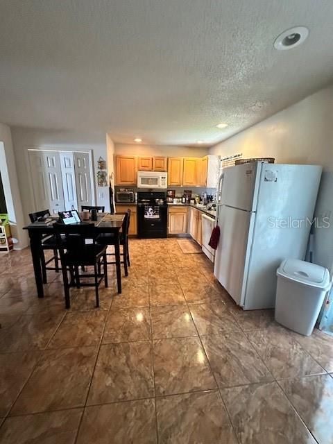 For Sale: $249,900 (3 beds, 2 baths, 1495 Square Feet)