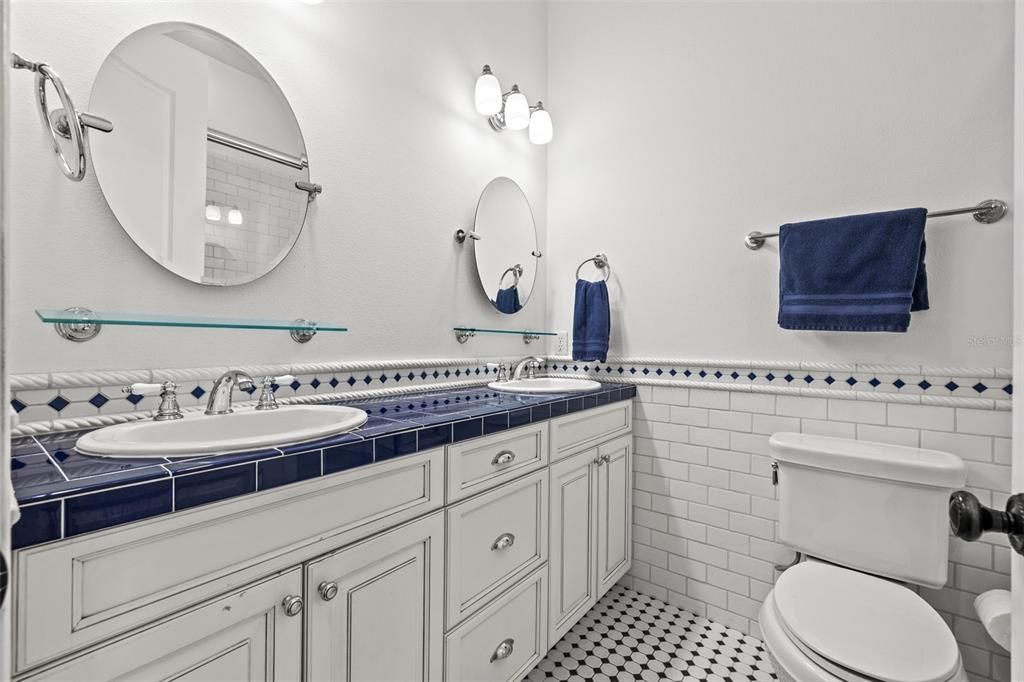 Ensuite bath with double sinks