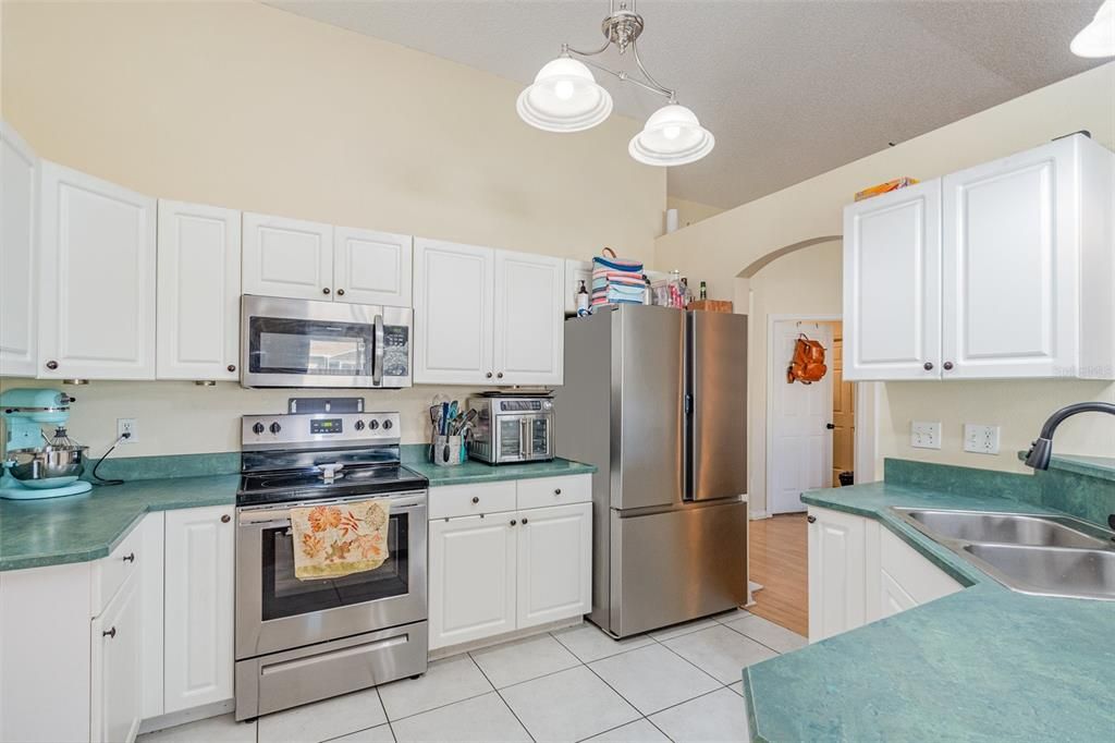 For Sale: $335,000 (4 beds, 2 baths, 1720 Square Feet)