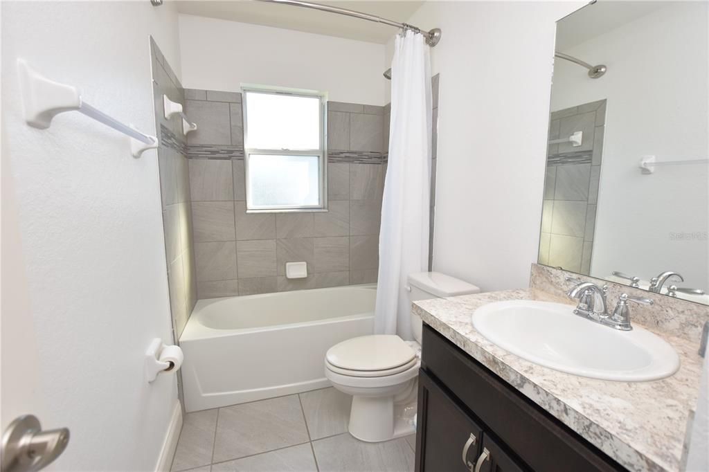 For Rent: $2,150 (4 beds, 2 baths, 1707 Square Feet)