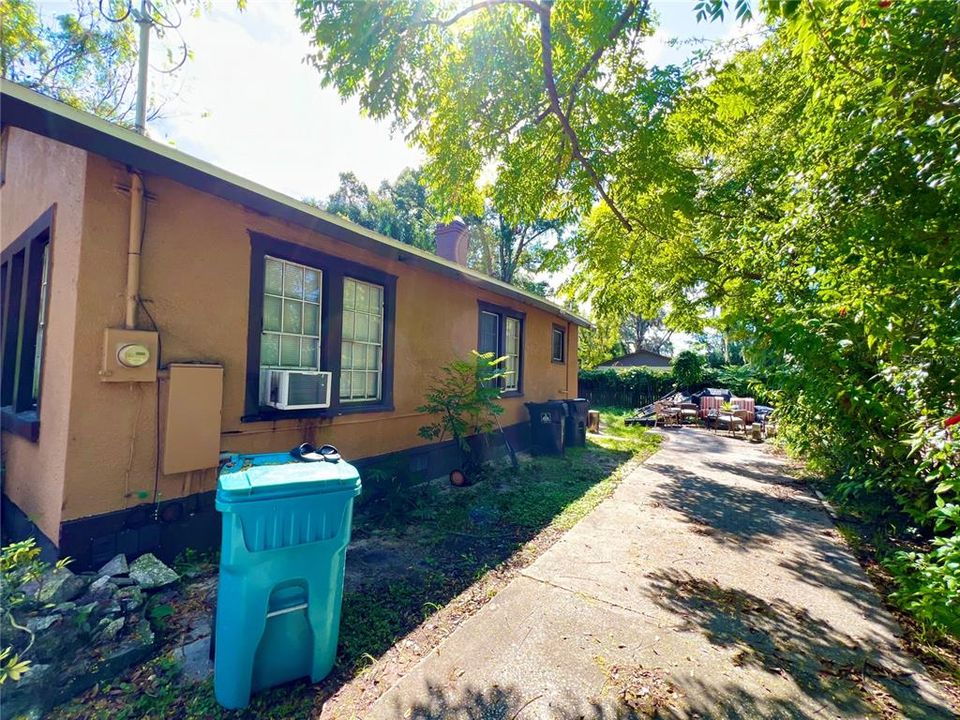 For Sale: $219,000 (4 beds, 2 baths, 1028 Square Feet)