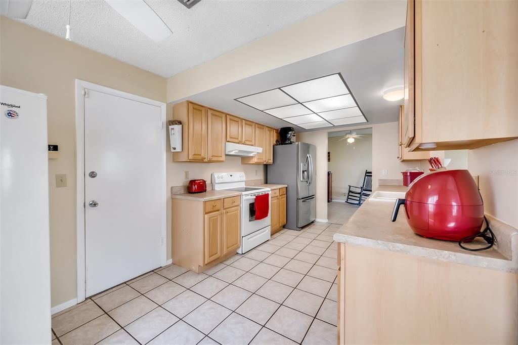 For Sale: $300,000 (2 beds, 1 baths, 1570 Square Feet)