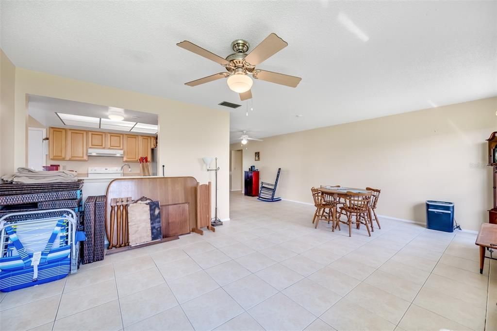 For Sale: $300,000 (2 beds, 1 baths, 1570 Square Feet)